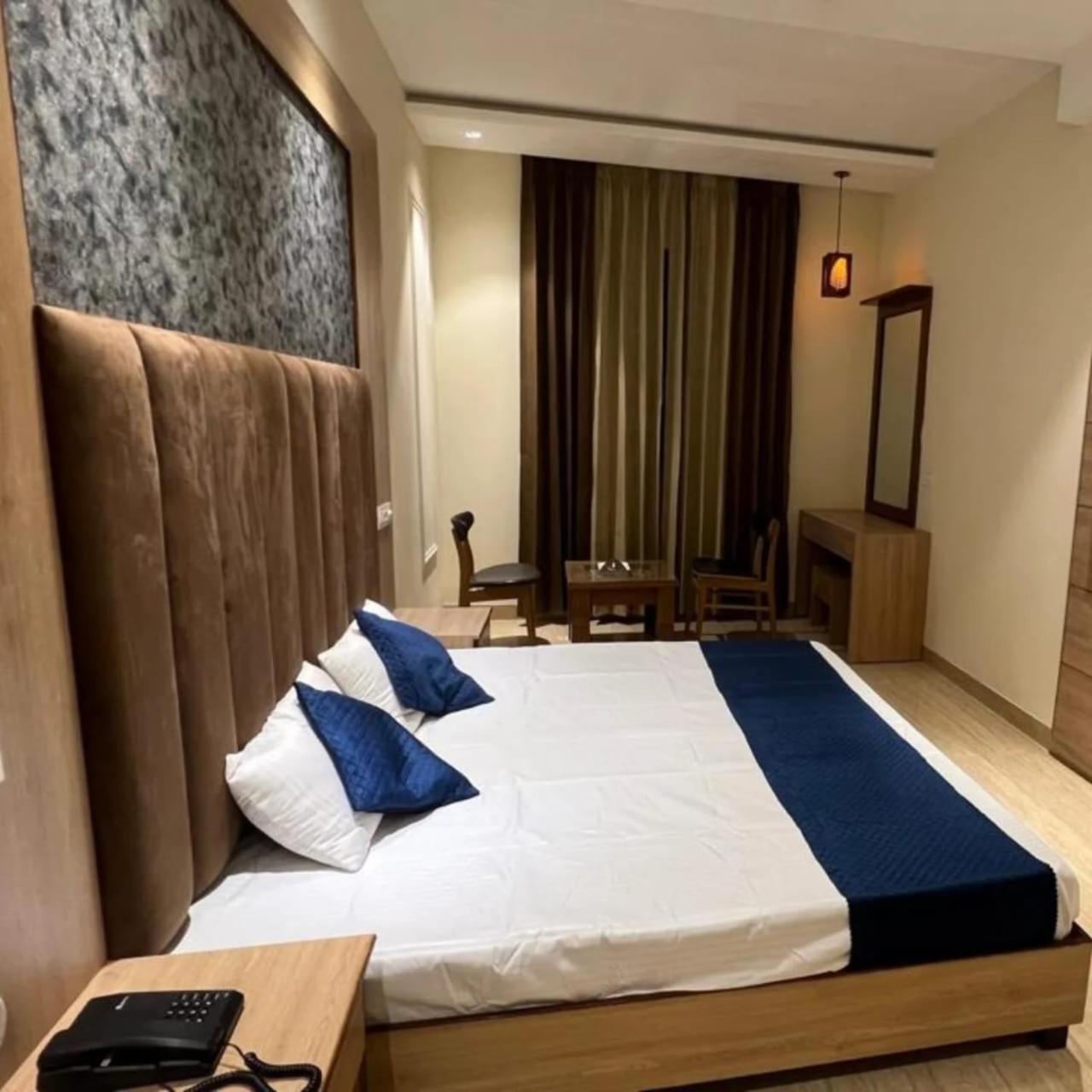 The Hotel Soho Zirakpur Eksteriør bilde